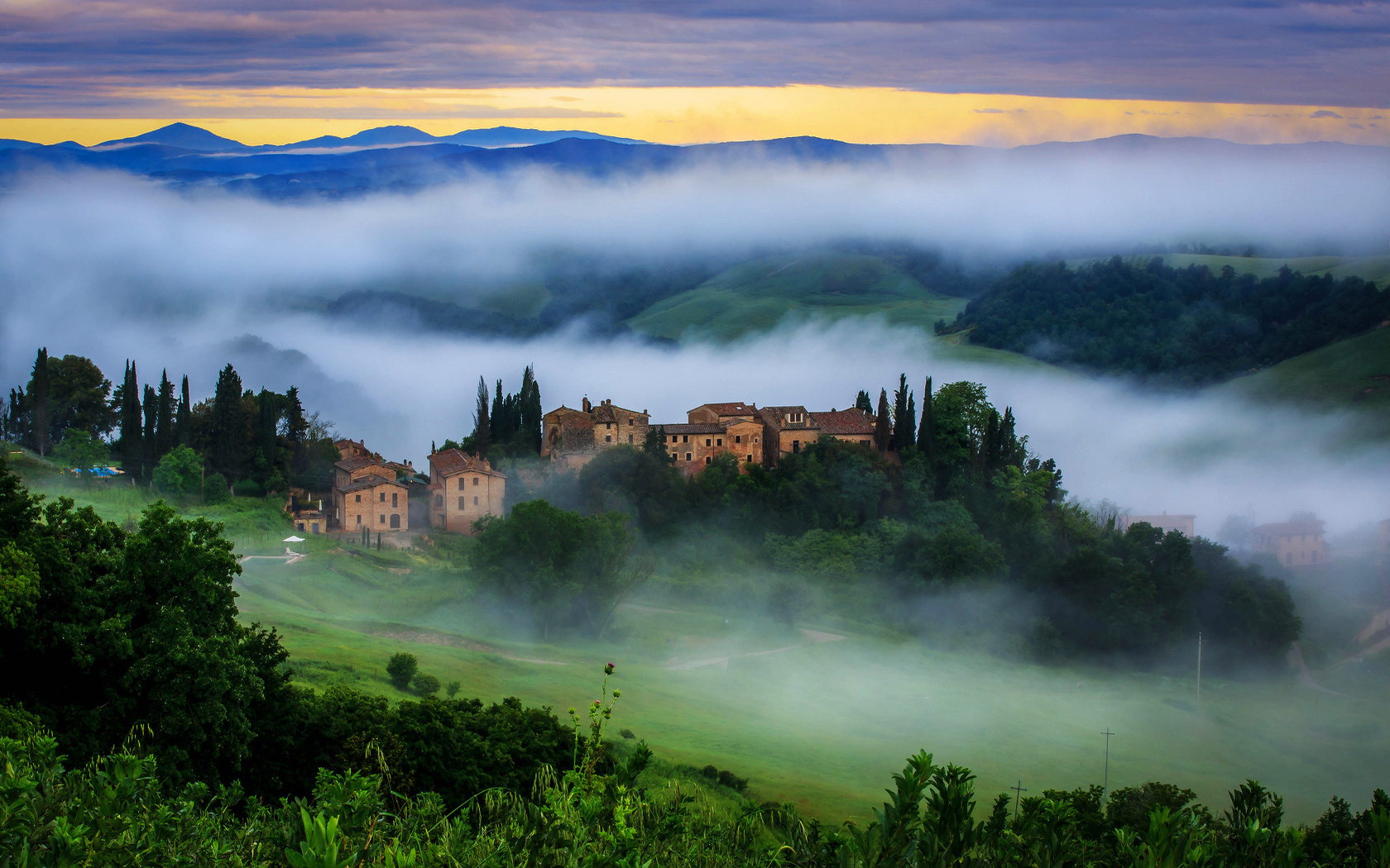 tuscany_hills_cloud